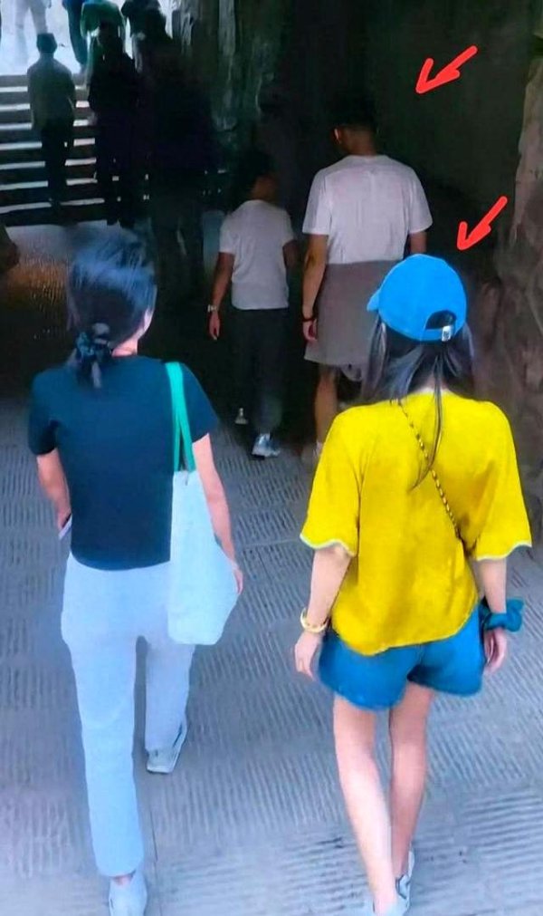 开云体育(中国)官方网站横店的服装师齐得恬逸-开云官网登录入口 开云app官网入口